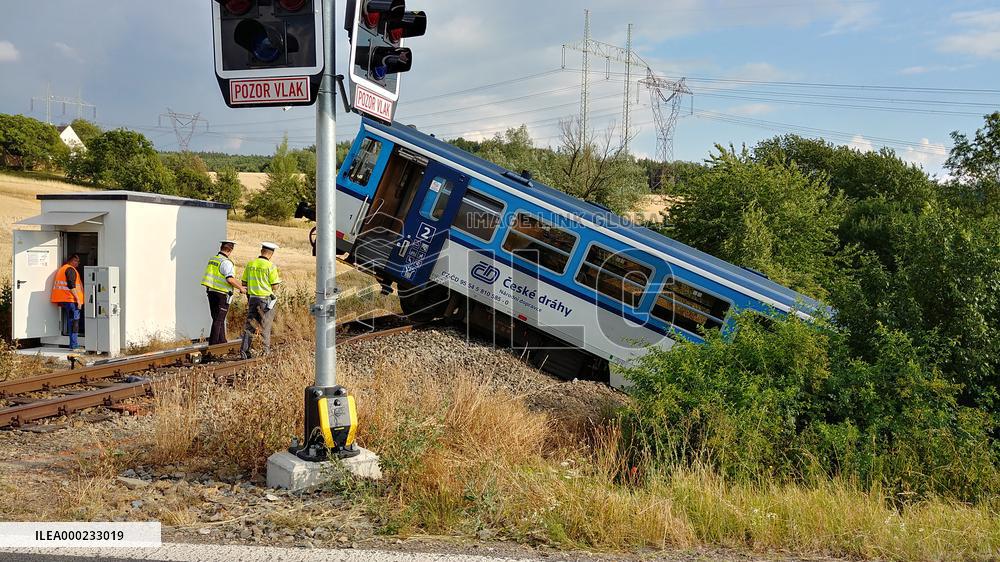 one dies, another seven injured in collision of van with train in Czech Republic