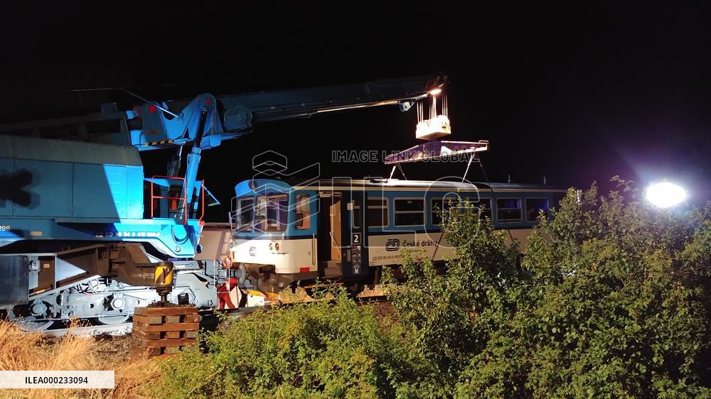 one dies, another seven injured in collision of van with train in Czech Republic
