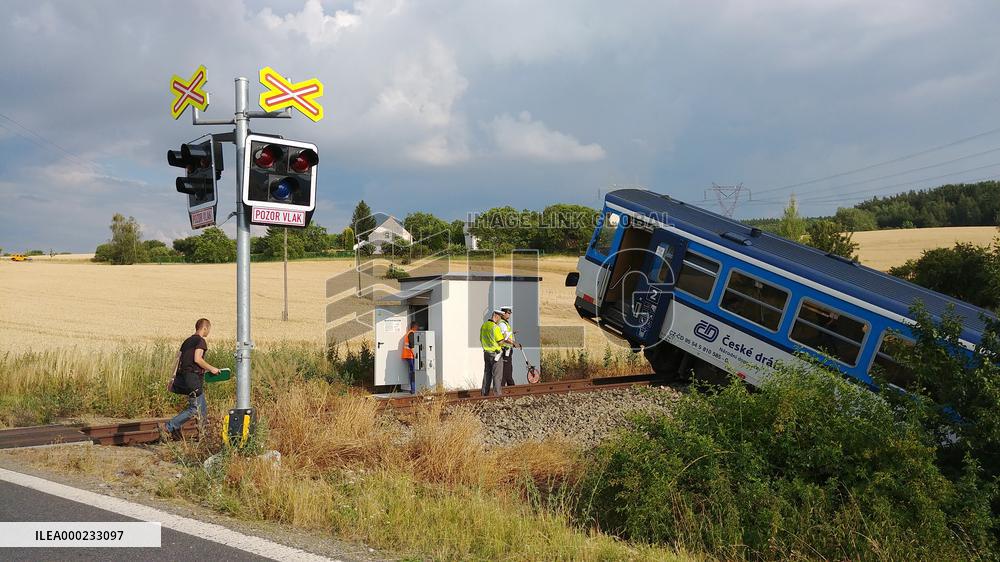 one dies, another seven injured in collision of van with train in Czech Republic