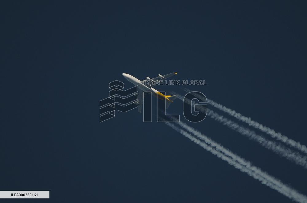 International Airfreight Shipping, Boeing, DHL