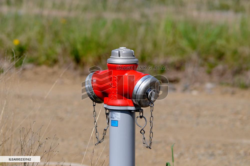 The head fire hydrant, water