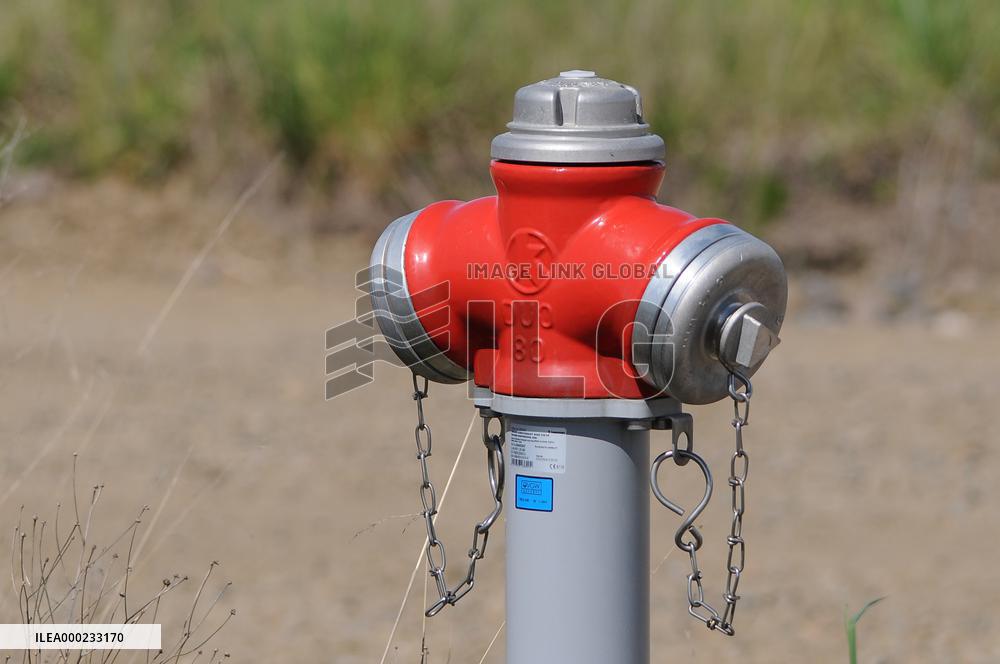 The head fire hydrant, water