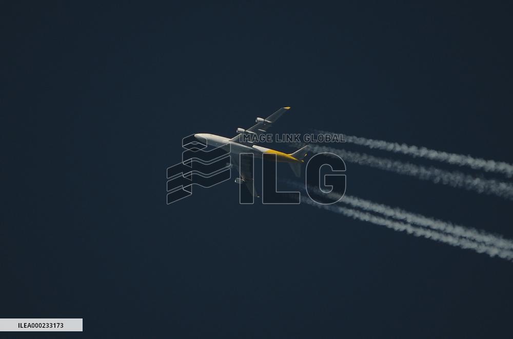 International Airfreight Shipping, Boeing, DHL