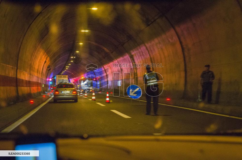A1 motorway, highway, tunnel, accident, traffic jam