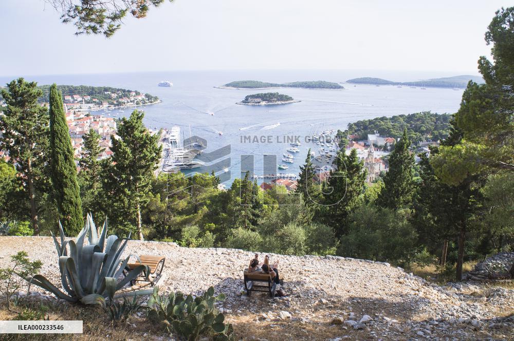 Hvar port, old town, tourists