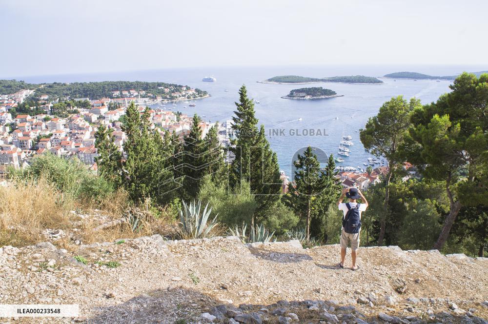 Hvar port, old town, tourists