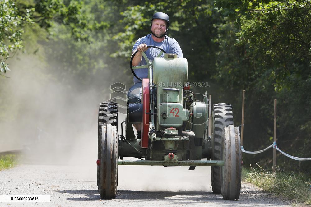 Zebnicka traktoriada, tractors, race
