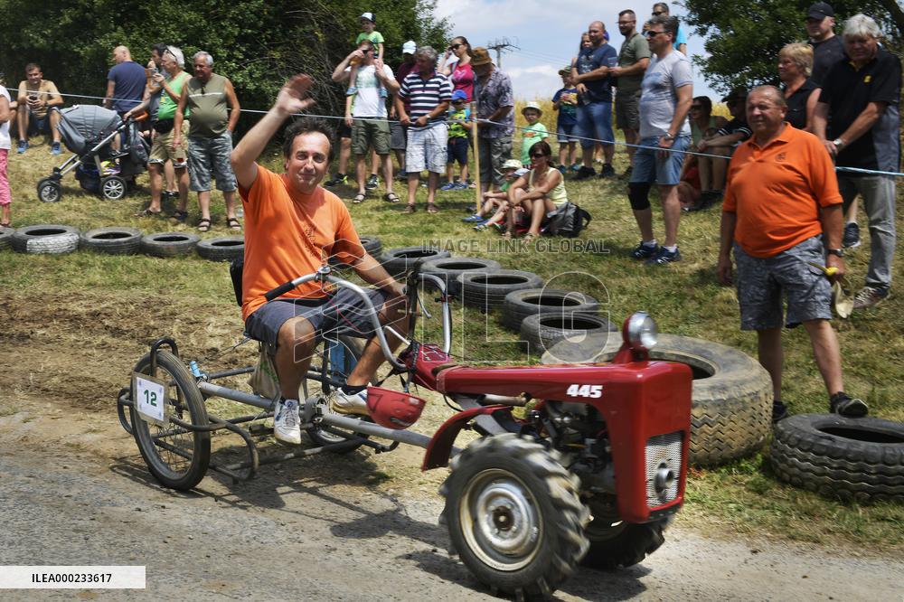 Zebnicka traktoriada, tractors, race