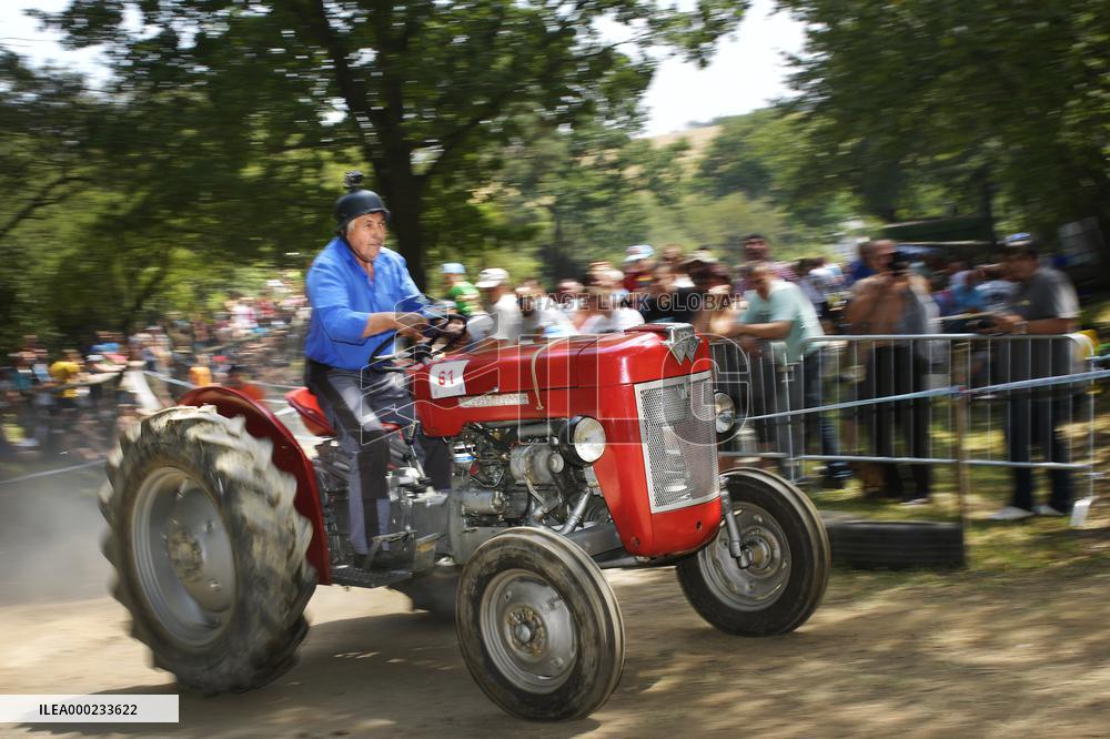 Zebnicka traktoriada, tractors, race