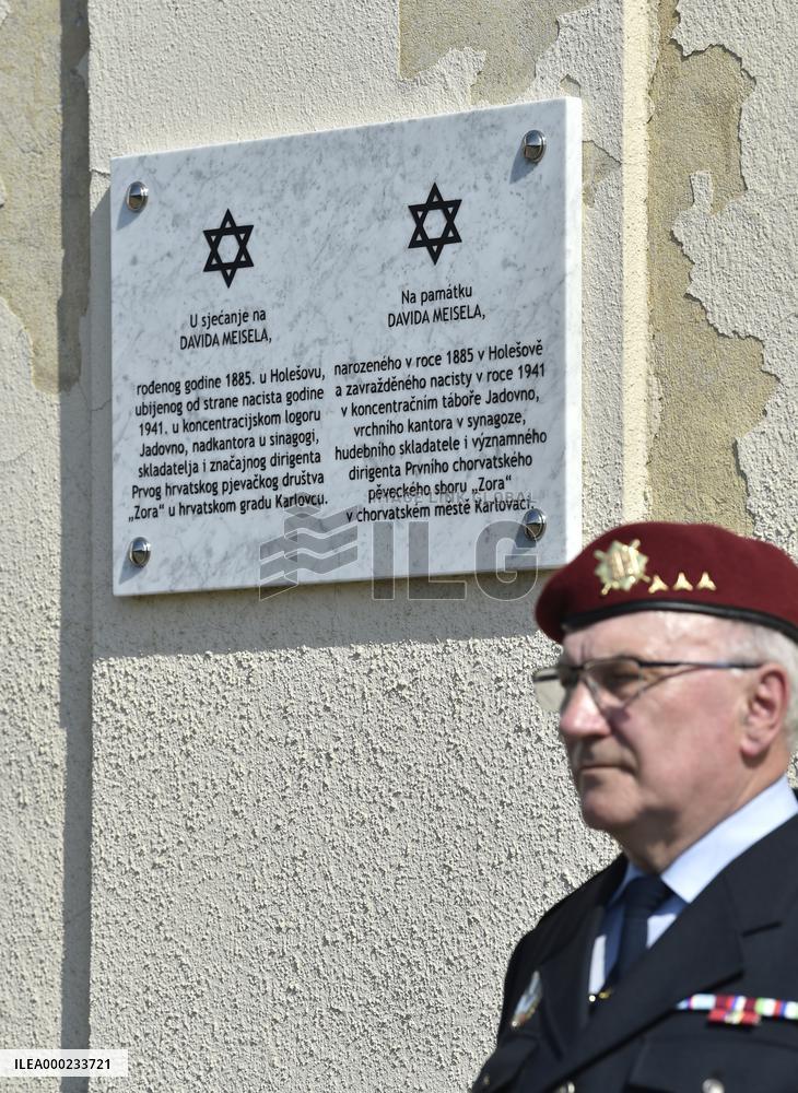 Unveiling memorial plaque David Meisel