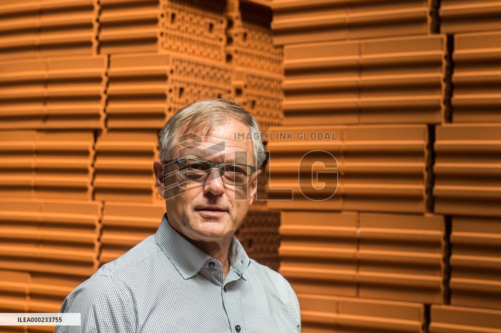 Petr Stejskal, Heluz cihlarsky prumysl, Czech brick maker