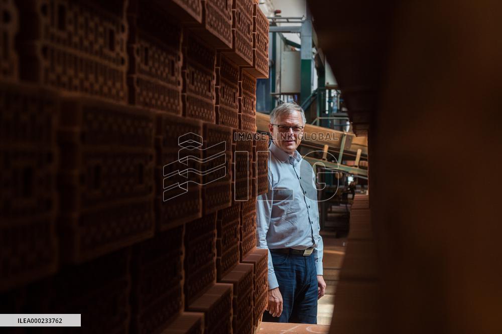 Petr Stejskal, Heluz cihlarsky prumysl, Czech brick maker