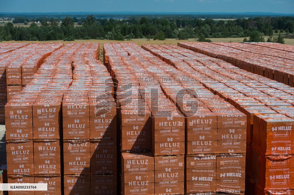 Heluz cihlarsky prumysl, Czech brick maker