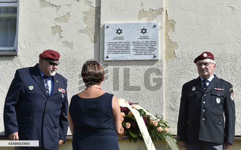Unveiling memorial plaque David Meisel