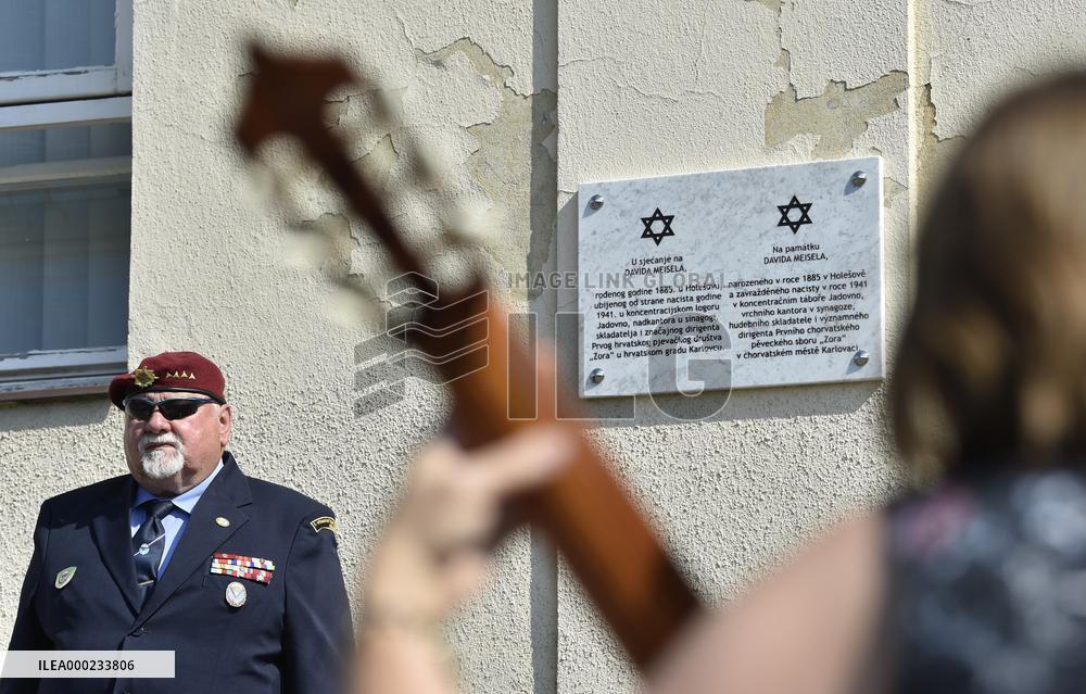 Unveiling memorial plaque David Meisel