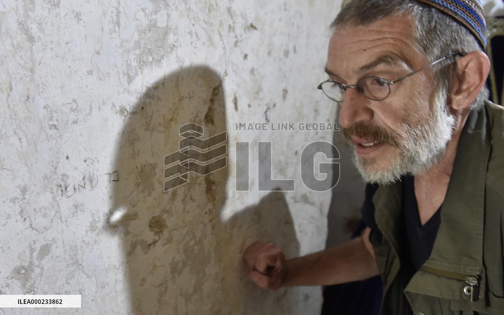 Jaroslav Achab Haidler, Hebrew inscription on wall of Kurovice castle