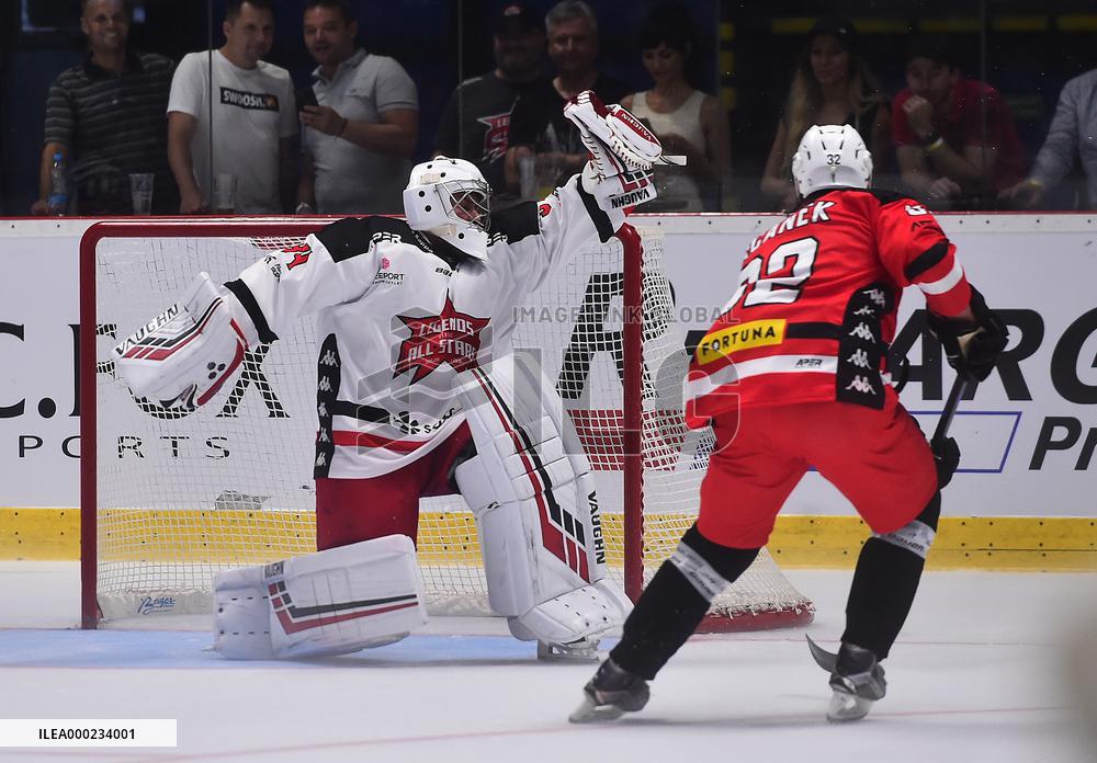 Ondrej Pavelec, Radim Bicanek