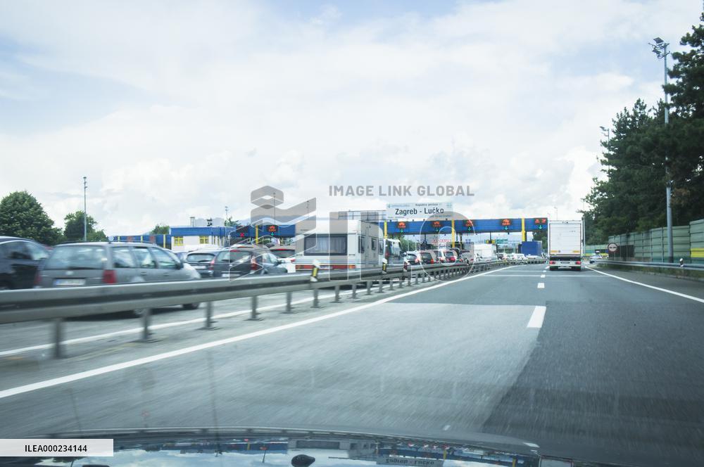 A1 motorway, highway, Zagreb/Lucko, sign Cestarina, Pay Toll, Autobahngebuhr, Pagamento pedaggio, traffic jam, m