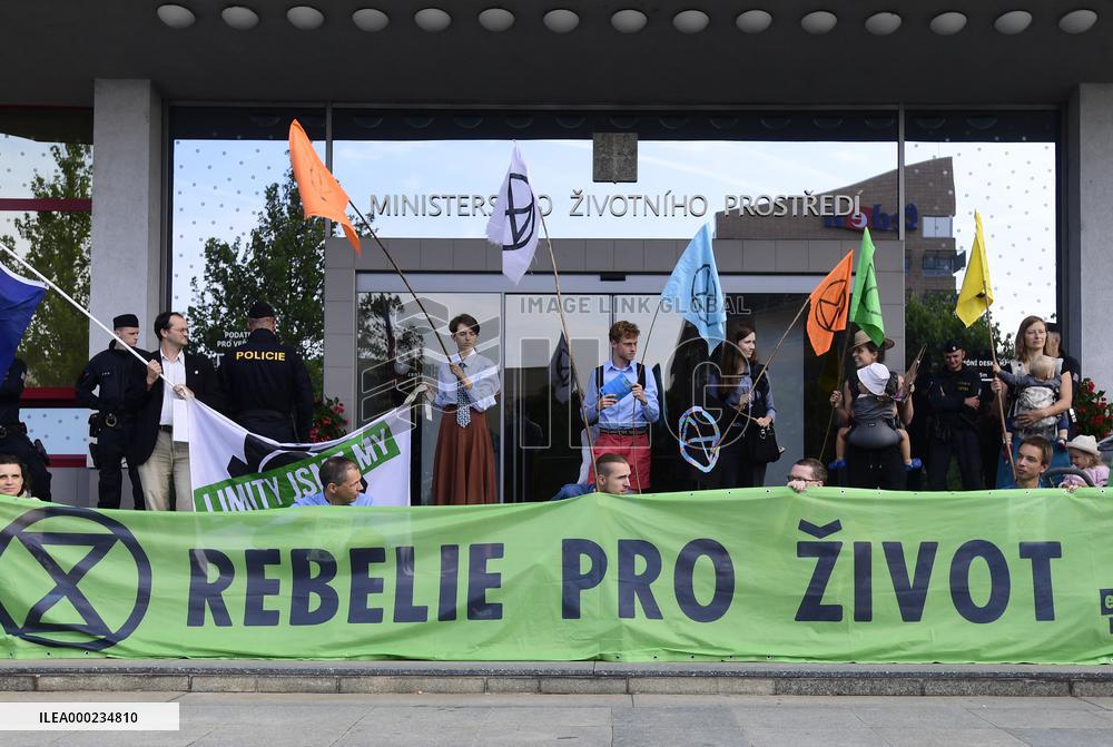 protesters blocking Czech Environment Ministry over climate