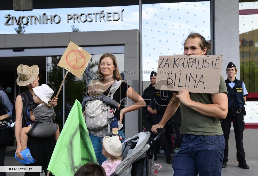 protesters blocking Czech Environment Ministry over climate