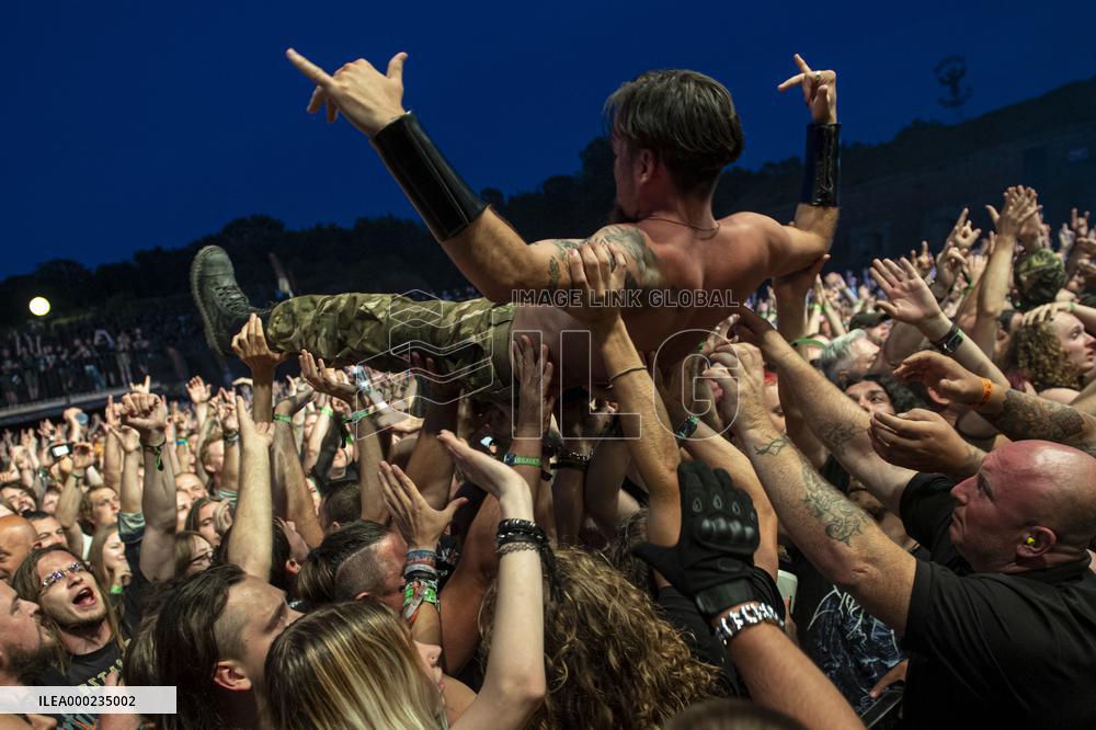 Brutal Assault metal music festival, Group Testament, fans