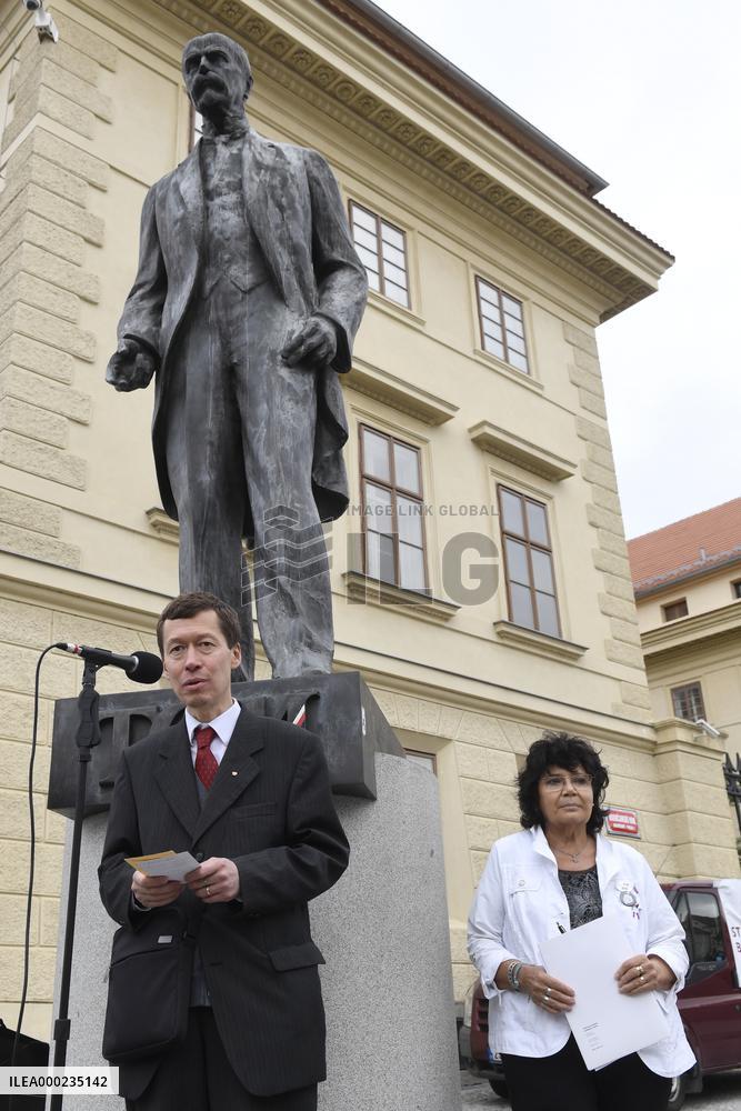 Demonstration against political oppression in the Czech Republic, Prague Castle