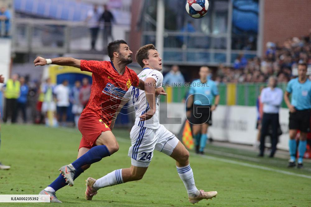 Pavel Bucha, Valentin Cretu, fotbalista, sportovec