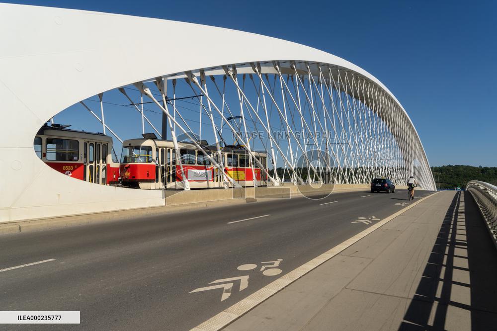 The Troja bridge, Holesovice, Troja, architecture, tram