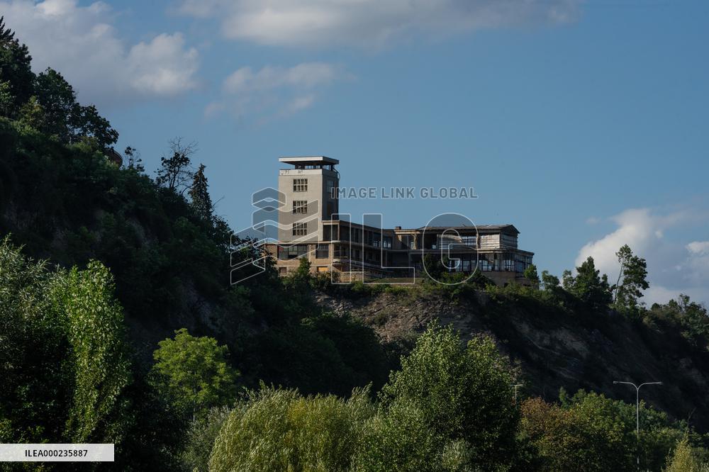 Barrandov terraces, reconstruction, functionalism, Prague, devastated