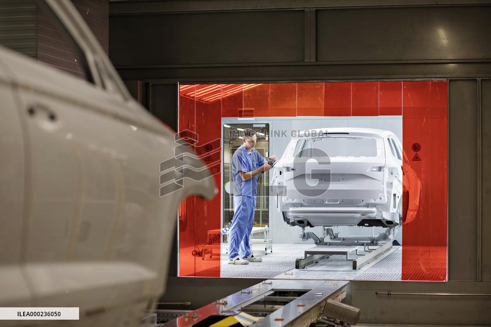 Skoda Auto, production plant, new paint shop
