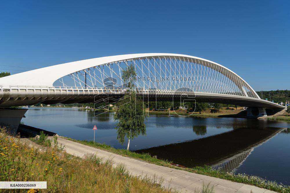 The Troja bridge, Holesovice, Troja, architecture