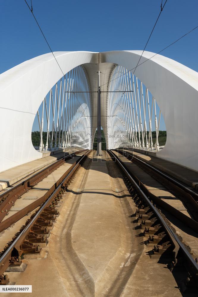 The Troja bridge, Holesovice, Troja, architecture