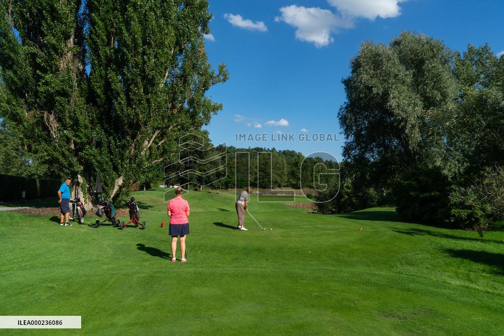 the Golf resort Hodkovicky, Prague, course, golf, player