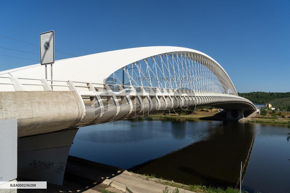 The Troja bridge, Holesovice, Troja, architecture