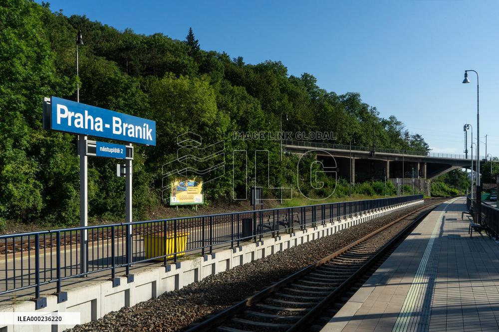 Branik railway station, Prague, platform
