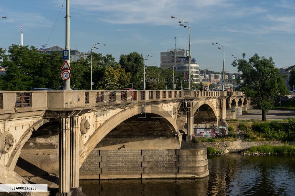 Hlavka bridge, Prague, transport