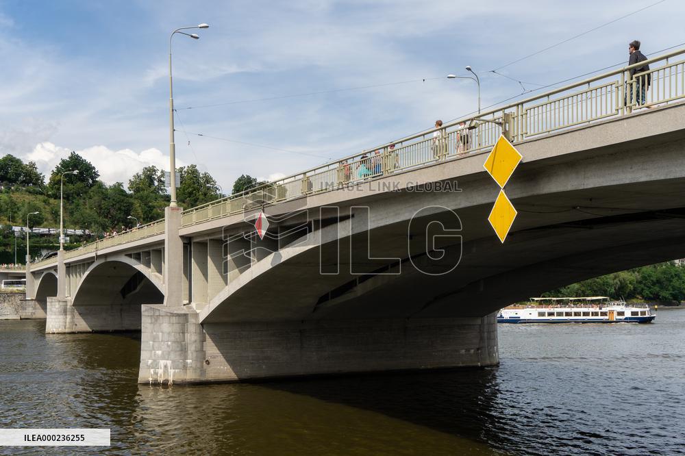 Stefanik bridge, Prague
