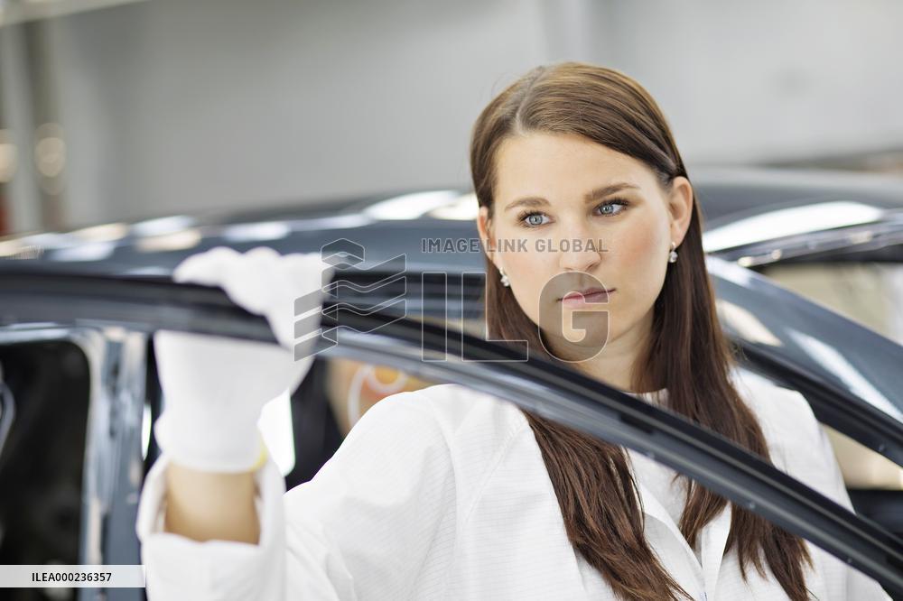 Skoda Auto, production plant, new paint shop
