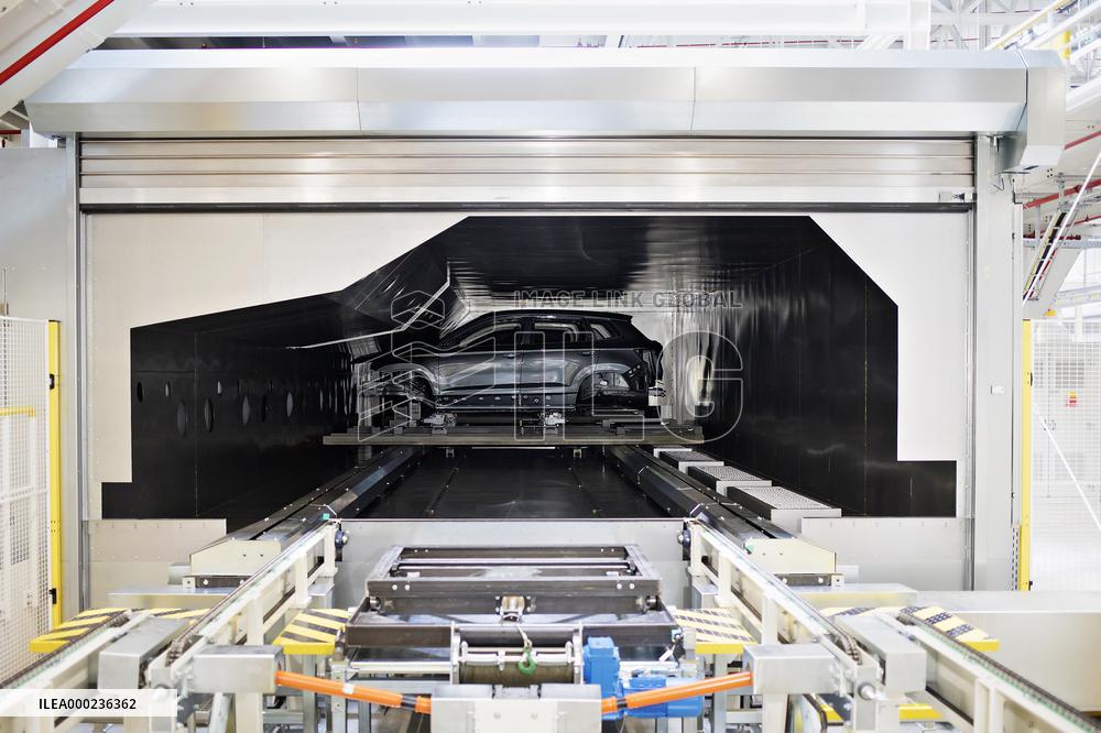 Skoda Auto, production plant, new paint shop