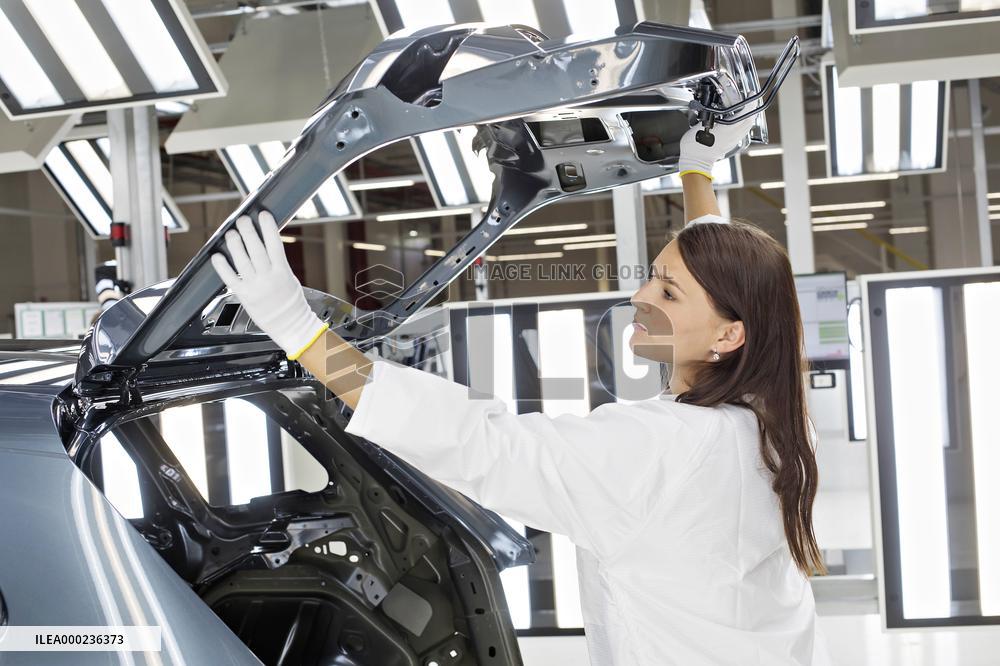 Skoda Auto, production plant, new paint shop