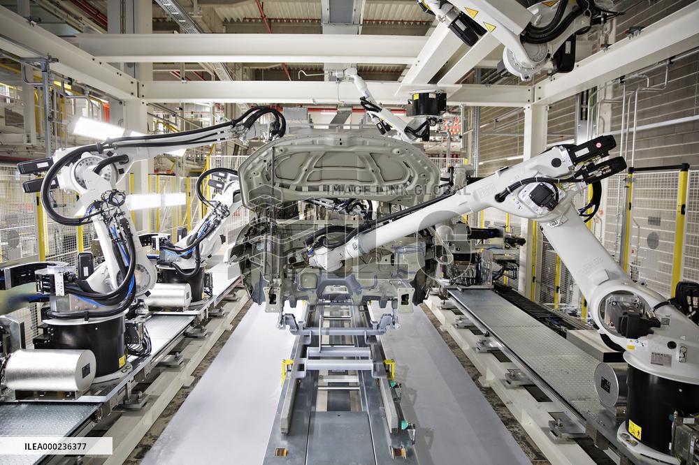 Skoda Auto, production plant, new paint shop