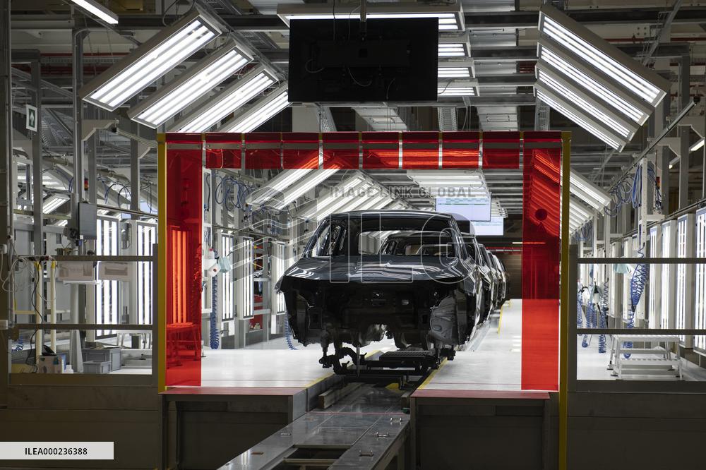 Skoda Auto, production plant, new paint shop