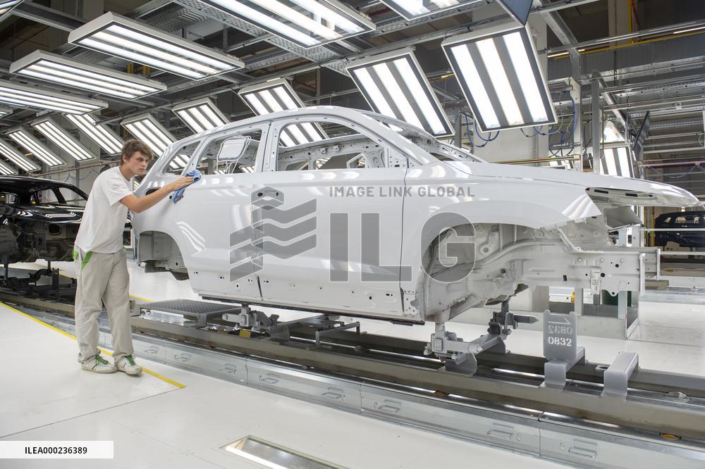 Skoda Auto, production plant, new paint shop