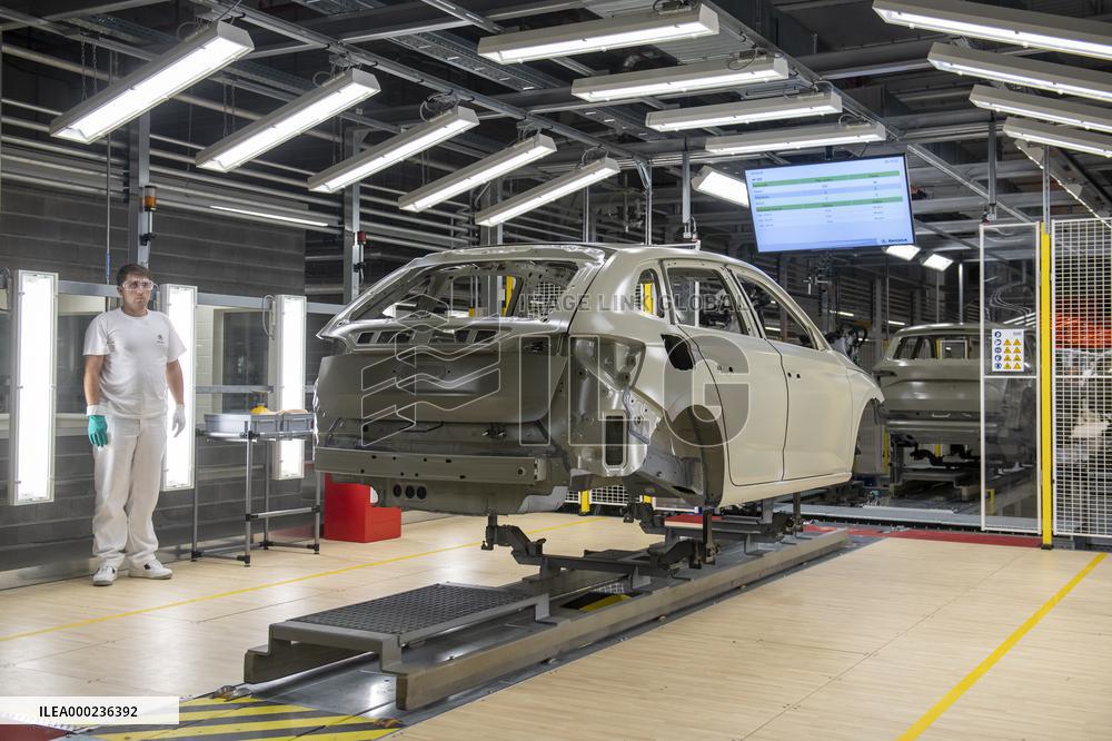 Skoda Auto, production plant, new paint shop