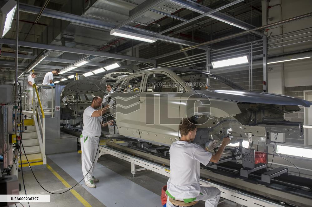 Skoda Auto, production plant, new paint shop