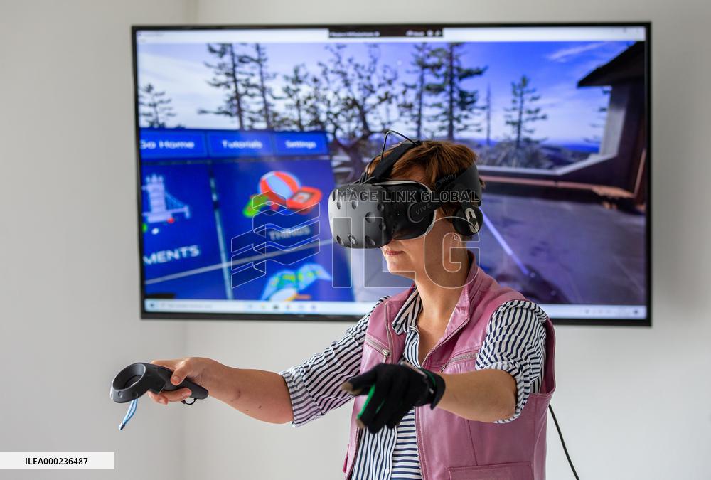 virtual reality headset, motion controller, glove, VR