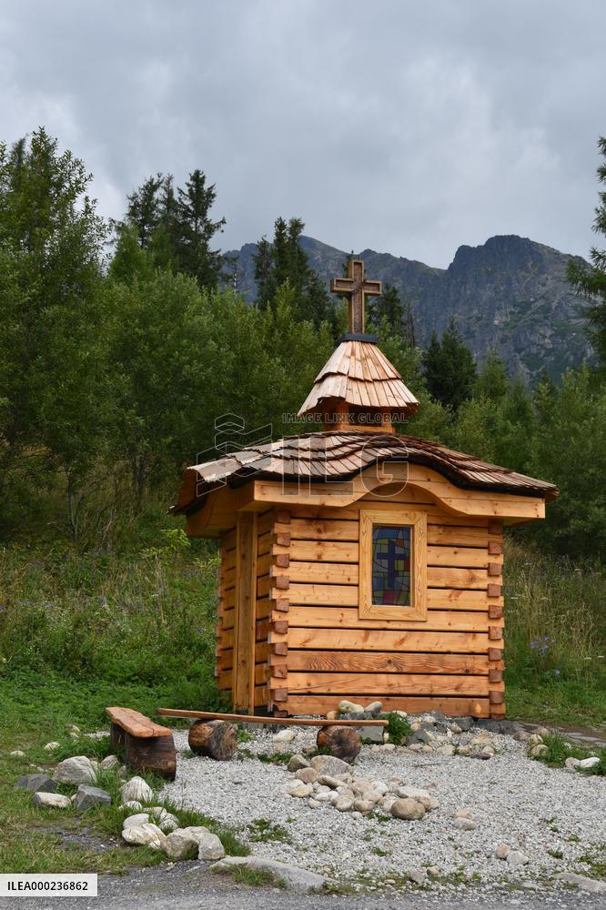 Wooden chapel with cross, High Tatry, Hrebienok