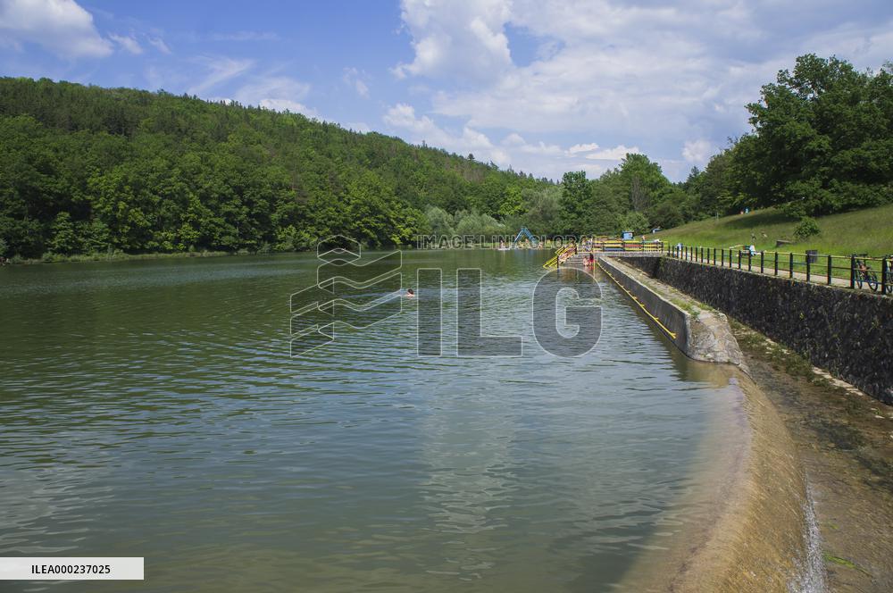 open air swimming pool Lucina