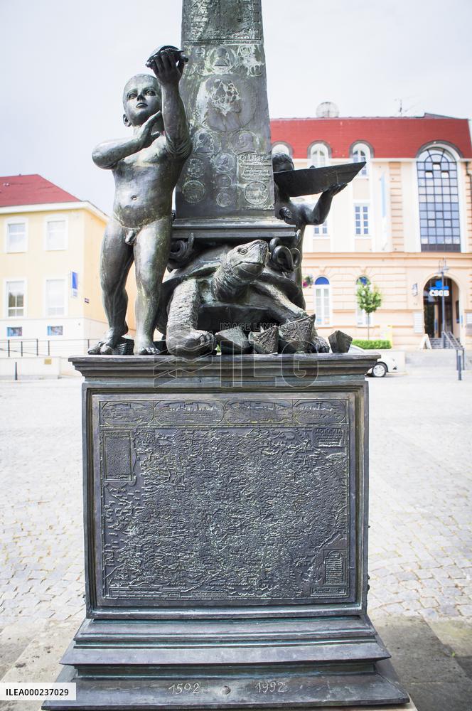 Via Lucis (Way of Light) bronze obelisk by Ivan Theimer, Masaryk Square, Uhersky Brod