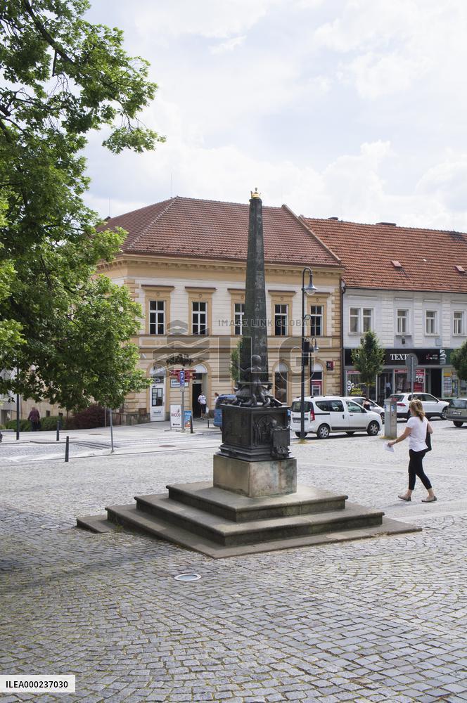 Via Lucis (Way of Light) bronze obelisk by Ivan Theimer, Masaryk Square, Uhersky Brod